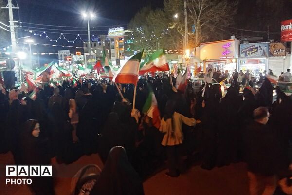 مردم شجاع ایرانی میدان را خالی نمی‌گزارند و تا پای جان هستند