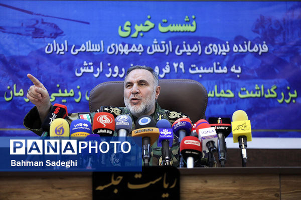 نشست خبری فرمانده نزاجا به مناسبت روز ارتش