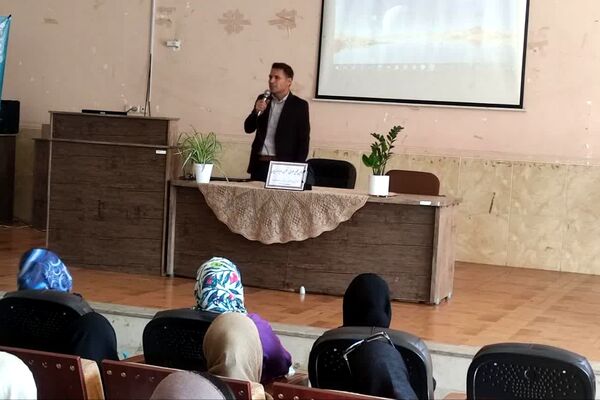 جلسه پیوند اولیا و مربیان در آموزشگاه معارف۶