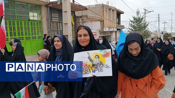 برپایی میز خدمت و نمایشگاه نقاشی در جشن 22 بهمن مارگون