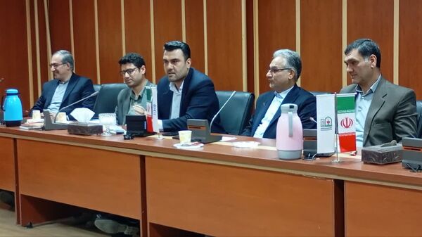 جلسه «هم مراقبتی، والدین آگاه، دختران همراه»