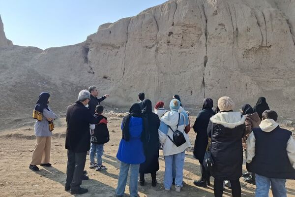 شاهنامه‌خوانی در دل تاریخ؛ بازدید فرهنگی اعضای کارگاه شاهنامه‌خوانی از قلعه ایرج پیشوا