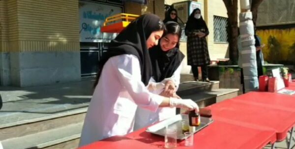 جشن روز آزمایشگاه در دبیرستان شهید مرادعلی امینی و هنرستان کیمیا