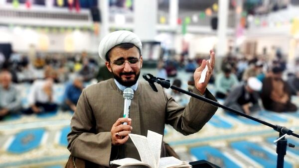 زمزمه دعای عرفه در پارسیان