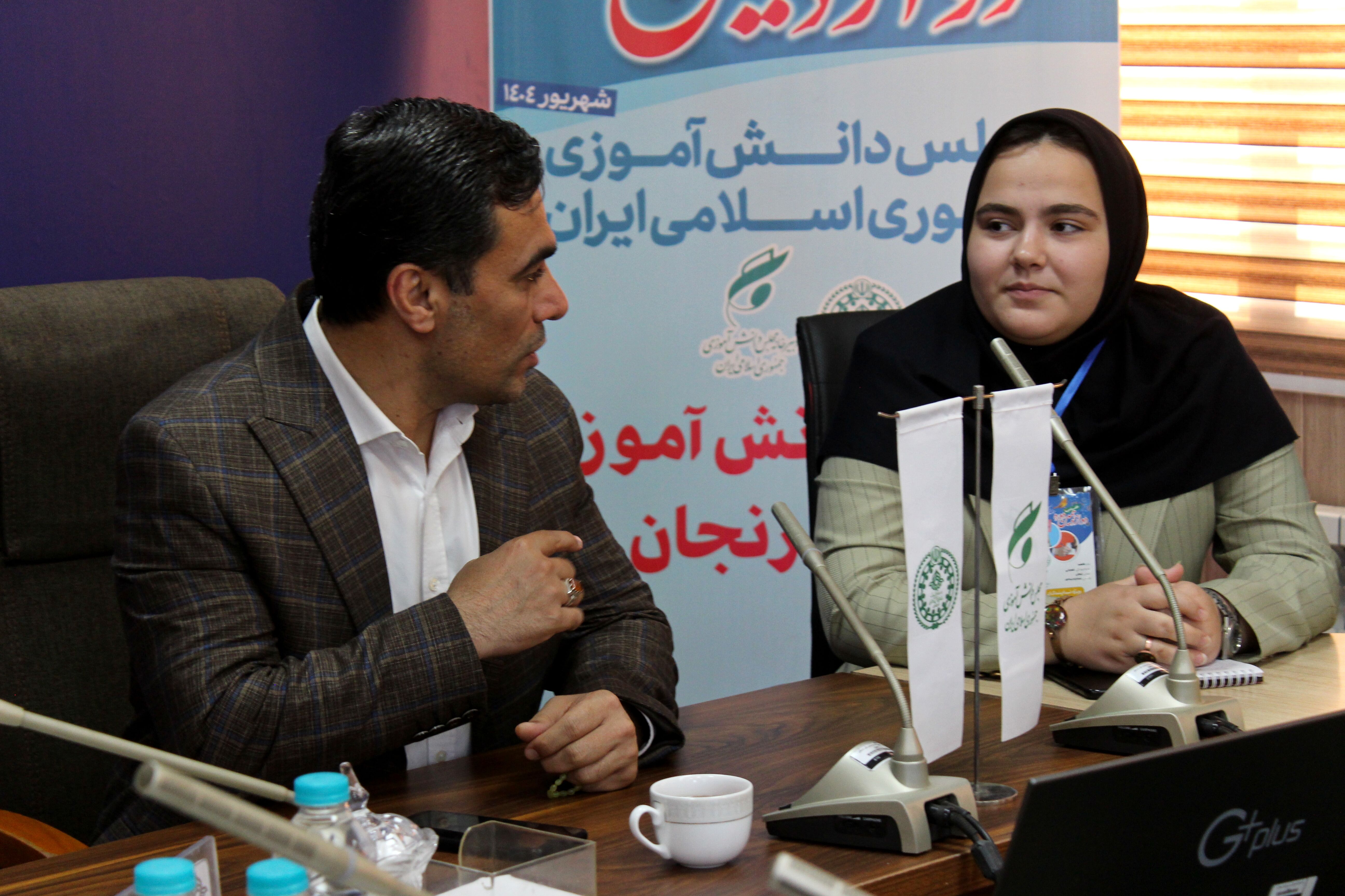 افتتاحیه وبیناری مجلس دانش آموزی جمهوری اسلامی ایران در زنجان 