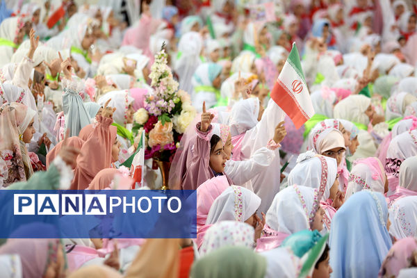 جشن تکلیف 2 هزار نفری دختران سراسر کشور در قم