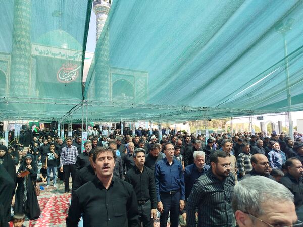 اقامه نماز ظهر اربعین در کاشمر