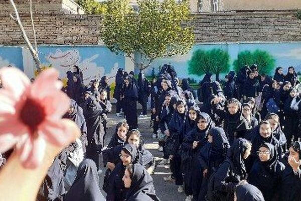 شروع پرشور سال تحصیلی در دبیرستان شاهد دخترانه الیگودرز