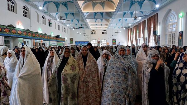 حضور دانش‌آموز خبرنگاران پانا در نماز جمعه به مناسبت روز خبرنگار