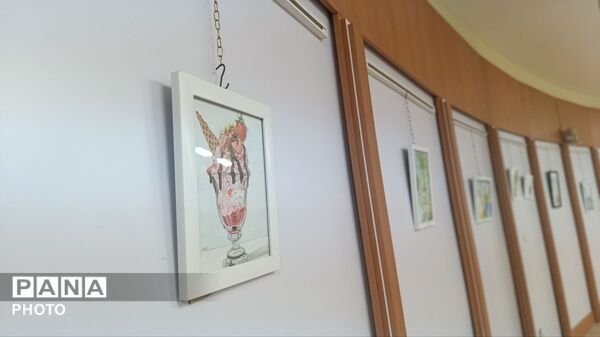 هنرمندان باباحیدر، نگارخانه آفتاب را گلباران کردند