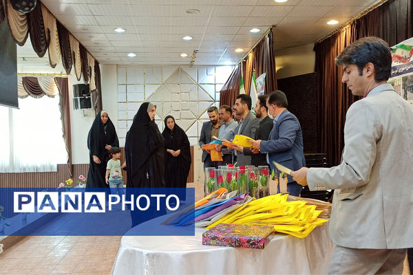 مراسم تجلیل وتقدیر از دانش‌آموز خبرنگاران پانا آباده توسط رئیس سازمان دانش‌آموزی استان فارس