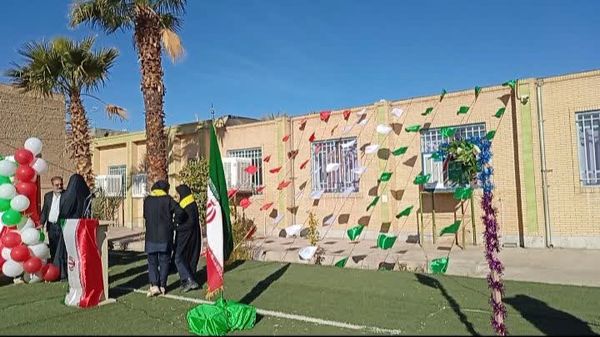 آئین نواختن زنگ انقلاب در دبیرستان حجاب بافق