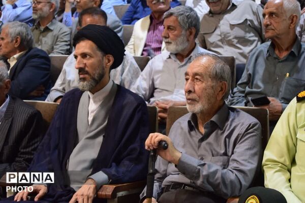 تجلیل از مدیران ۴۰ سال آموزش و پرورش اردکان