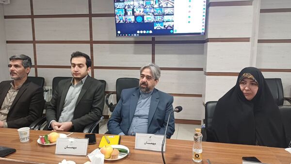 دانش‌آموزان در مسیر ساخت ایران