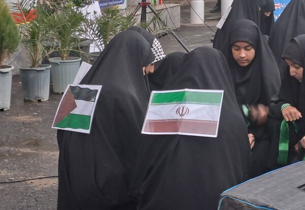  غبارروبی مزار شهدا در نیشابور 