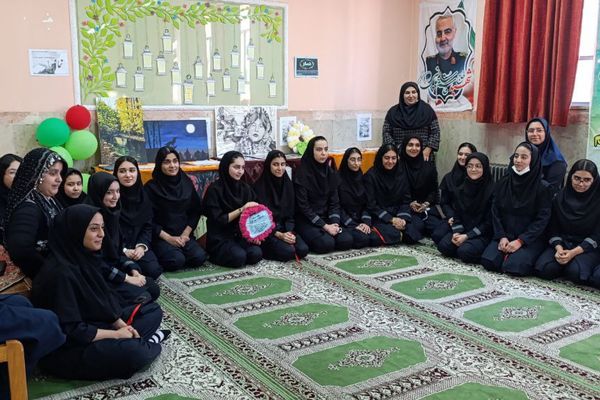 تجلی هنر و خلاقیت دانش‌آموزی در دبیرستات حضرت رقیه ورامین