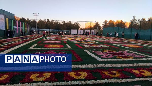 هشتمین فرش سرگل قاره کهن؛ جلوه‌گاه هنر و اصالت در محلات