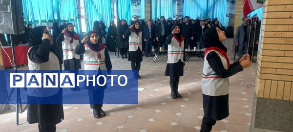 مراسم دهه فجر در مدرسه حضرت زینب اسدآباد 