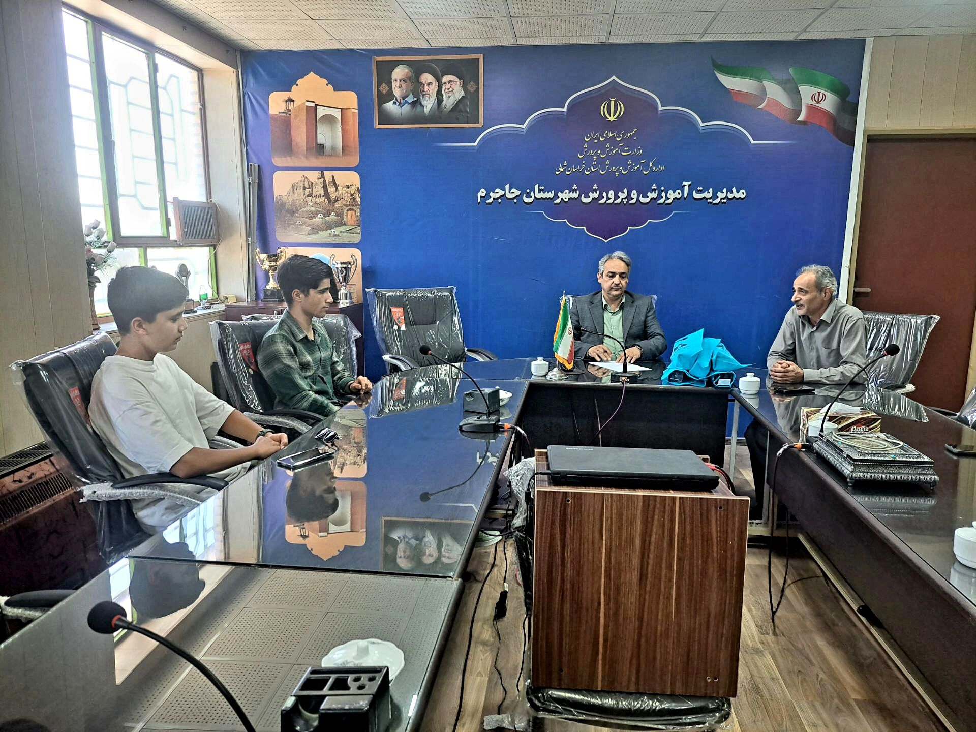تجلیل مدیر آموزش و پرورش جاجرم از دانش‌آموز خبرنگاران پانا