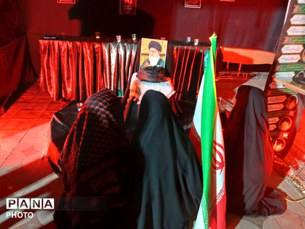 زنده نگه داشتن یاد و خاطره رهبر شهید در تجمعات شبانه