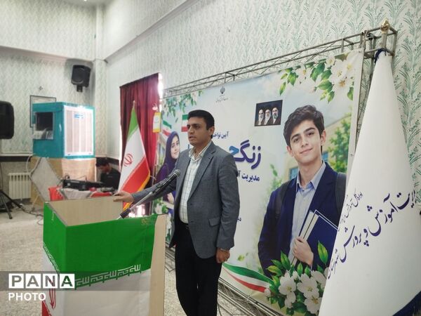 آیین «زنگ جوانه‌ها» در دبیرستان شهیده حجاب سمنان