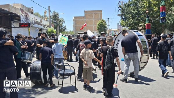 مراسم صبح عاشورای حسینی در مسجد جامع امیرالمؤمنین با حضور عزاداران حسینی 