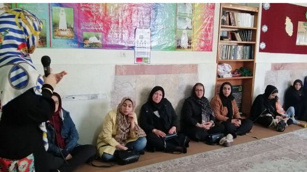 اولین جلسه آموزش خانواده در دبستان نیایش با حضور خانم موسوی