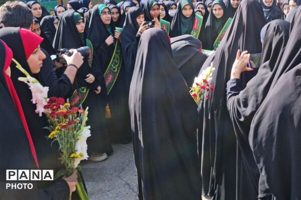دانش‌آموزان مدرسه شاهد مشکوة نور و وداع با شهید گمنام