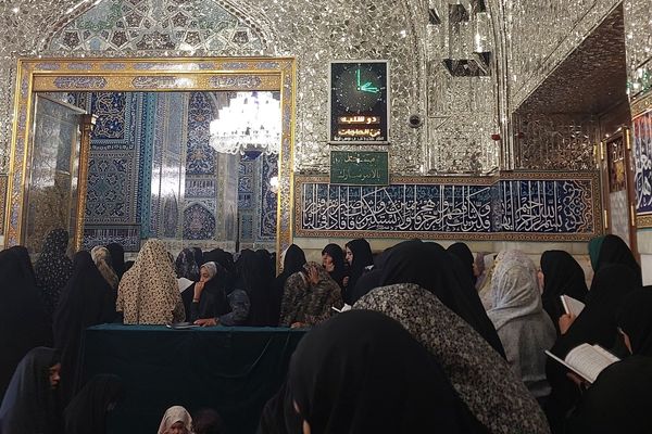 زائران حرم مطهر امام‌ رضا(ع)