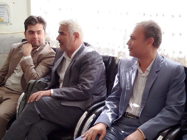 بازدید معاون پرورشی و تربیت بدنی آموزش و پرورش کاشمر از دبیرستان امام حسین (ع) 
