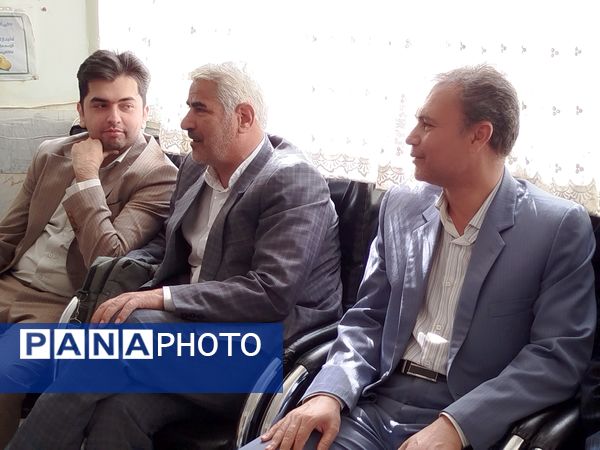 بازدید معاون پرورشی و تربیت بدنی آموزش و پرورش کاشمر از دبیرستان امام حسین (ع) 