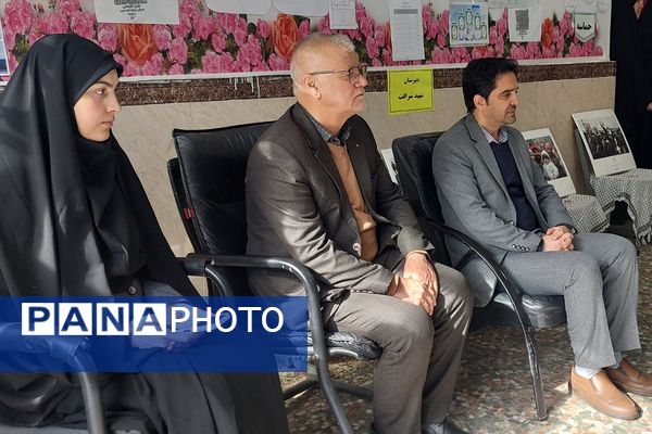 افتتاحیه نمایشگاه «مدرسه انقلاب» در مدرسه شهید شرافت بهارستان‌دو