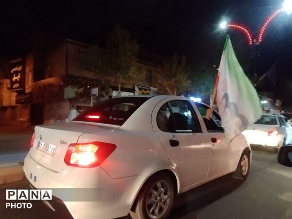 رژه خودرویی شبانه  در شهرستان کاشمر