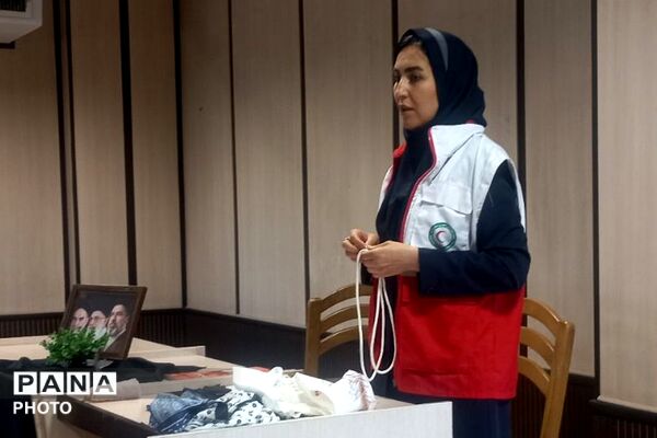 دوره آموزش و مهارت افزایی امداد و کمک های اولیه ویژه مربیان کودکستان در ناحیه دو شهرری