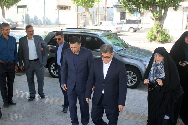 تجدید میثاق مدیرکل امور شاهد و ایثارگران وزارت آموزش و پرورش از شهدا در بوشهر