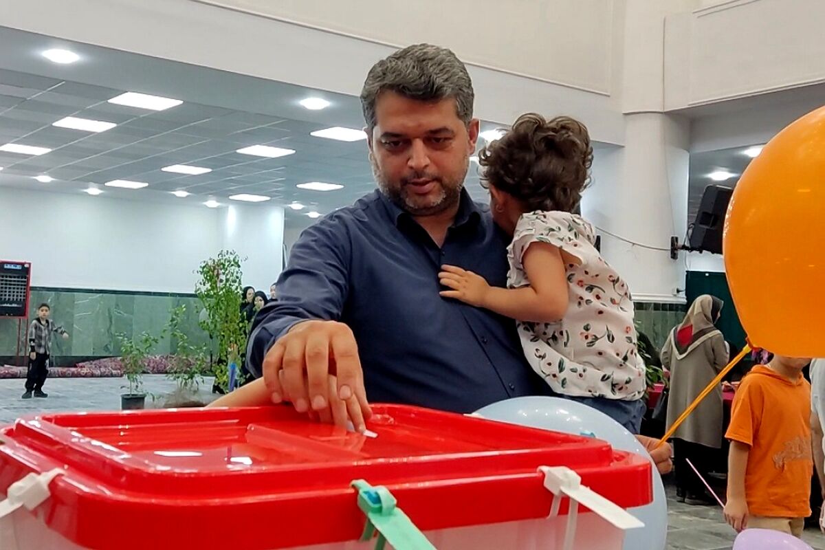 ساخت آینده ایران عزیز با حضور پرشور و فعال رأی اوّلی‌ها در انتخابات میسر خواهد بود