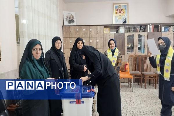 انتخابات شورای دانش‌آموزی در دبیرستان شاهد تکتم ناحیه 3 مشهد