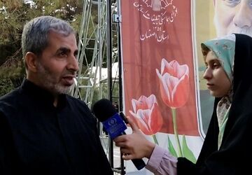 مراسم اولین سالگرد شهادت  سید حسن نصرالله و شهید حاج عباس نیلفروشان و سید هاشم صفی الدین در گلستان شهدا اصفهان 