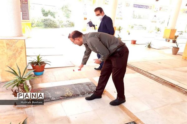 تجدید پیمان مدیریت جدید آموزش و پرورش شهرستان دشتستان با آرمان‌های شهدا