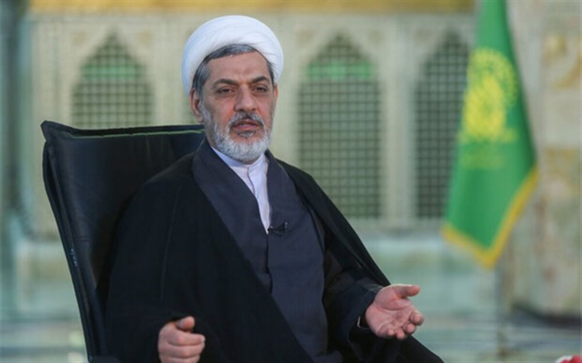 نیکی به والدین در قرآن کریم هم ردیف توحید است