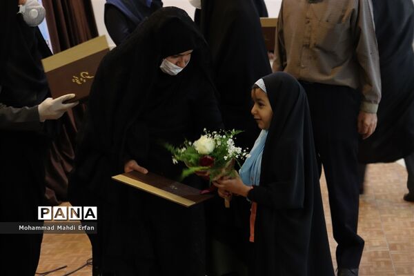 تقدیر از مدافعان سلامت در آباده