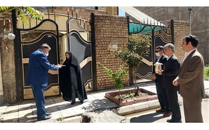 معلمان محور توسعه در جامعه هستند