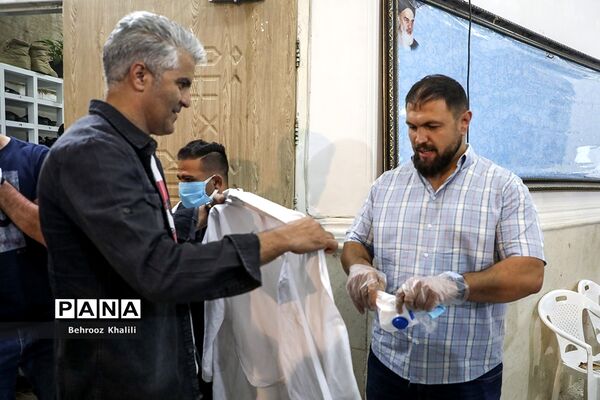 پخت و توزیع غذا درماه مبارک رمضان برای افراد نیازمند