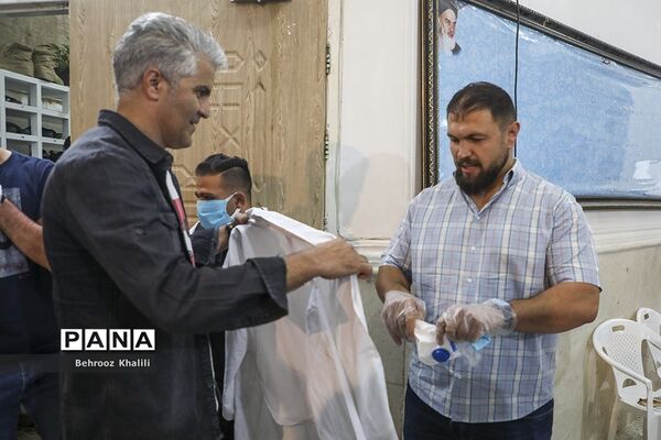 پخت و توزیع غذا درماه مبارک رمضان برای افراد نیازمند