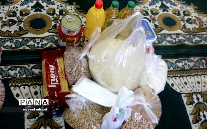 اجرای طرح همایش مؤمنانه در شهرستان آوج با توزیع 100 بسته سبد غذایی