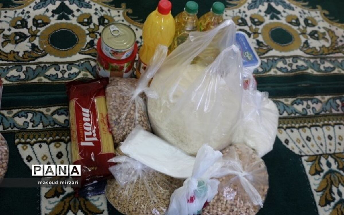 اجرای طرح همایش مؤمنانه در شهرستان آوج با توزیع 100 بسته سبد غذایی