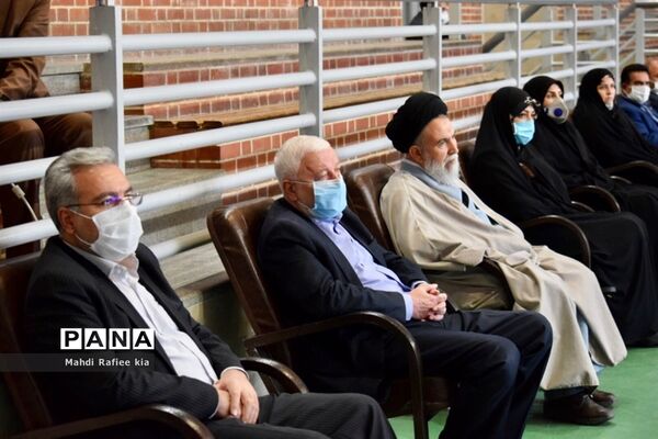 رزمایش همدلى ٣١٣بسته حمایتى به مدیریت آموزش و پروش ناحیه ٥ تبریز