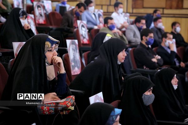 ارتباط تصویری مقام معظم رهبری با نمایندگان تشکل‌های دانشجویی