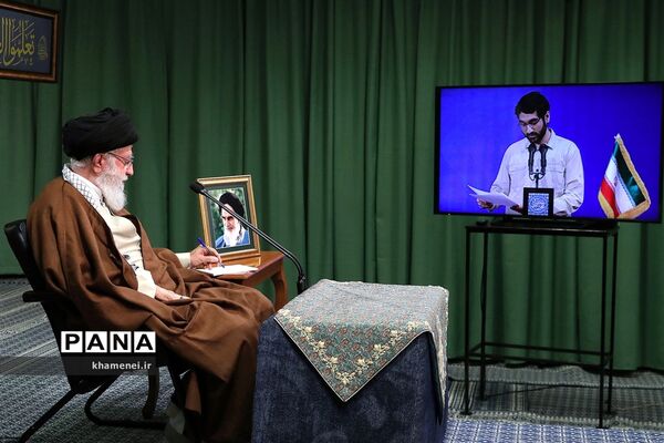 ارتباط تصویری مقام معظم رهبری با نمایندگان تشکل‌های دانشجویی