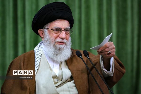 ارتباط تصویری مقام معظم رهبری با نمایندگان تشکل‌های دانشجویی